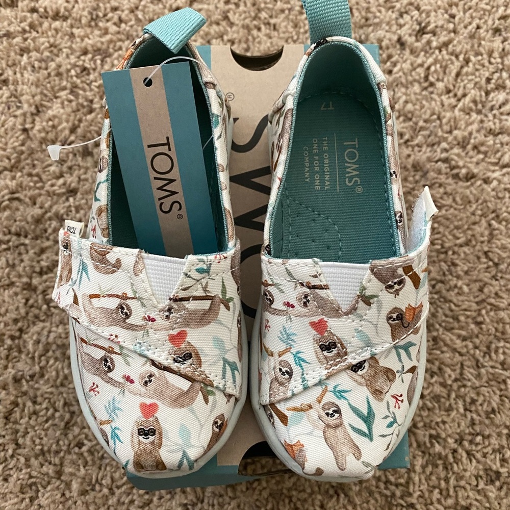 tiny toms sloth 🦥 print / size toddler 7 / NWT!